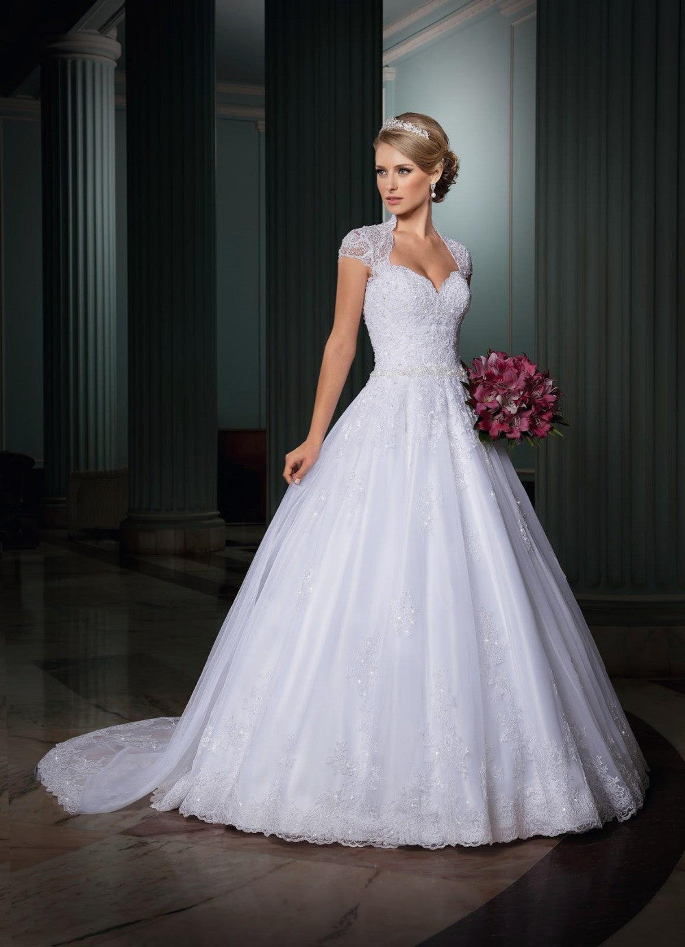 How to choose Bridal Jewelry that Best Match with Your Wedding Dress? Celovis Jewellery How to choose Bridal Jewelry that Best Match with Your Wedding Dress? Celovis Jewellery