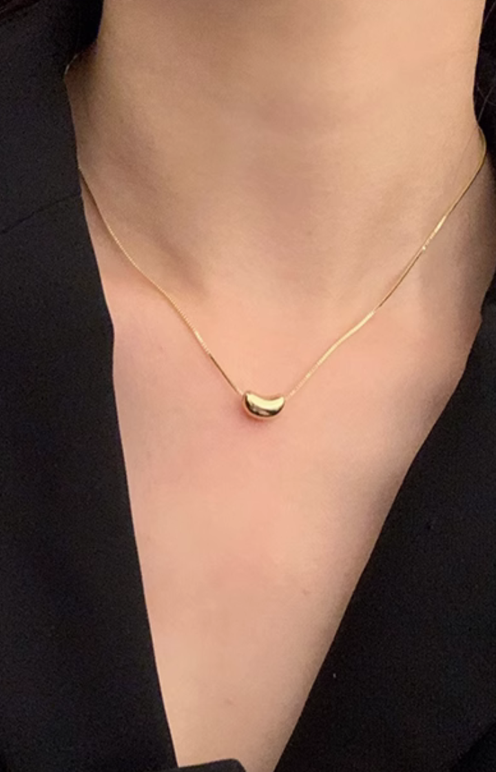 Love Pea Pendant Chain Necklace in Gold