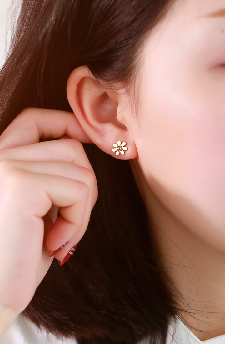 Daisy Dainty Flower Stud Earrings
