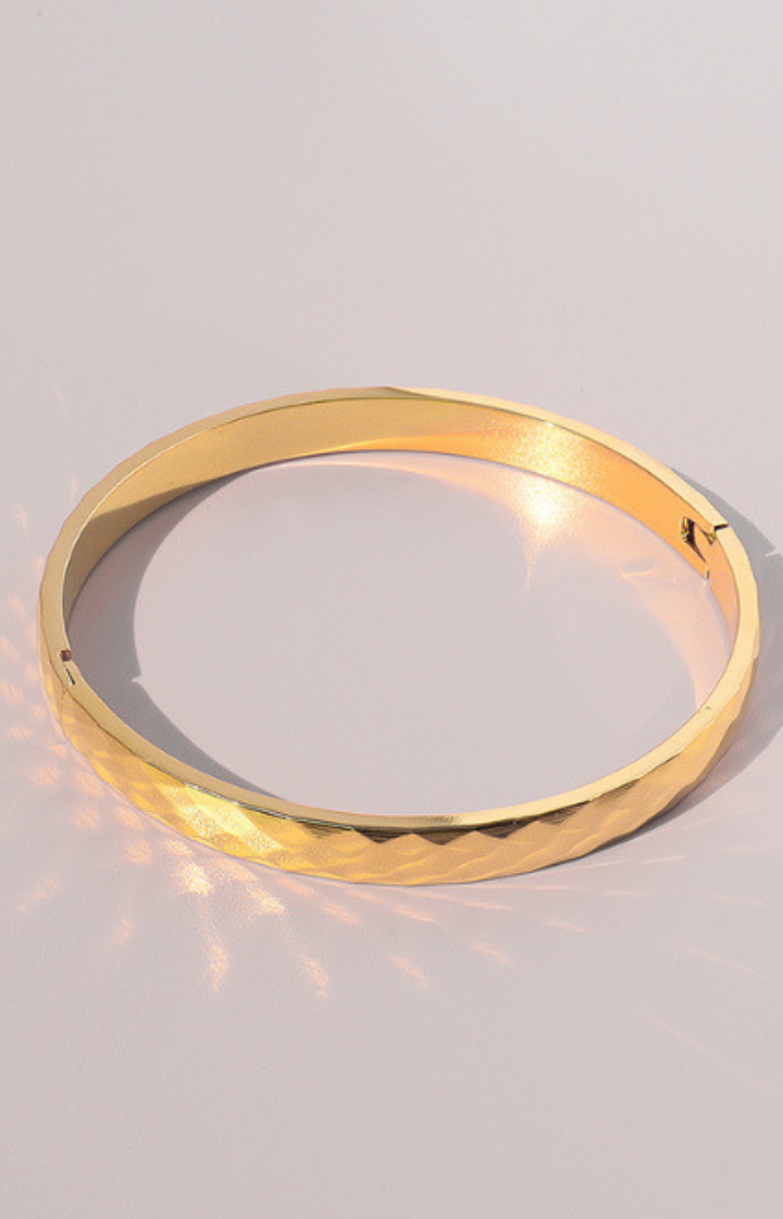 Luxe Engravable Bangle in Gold