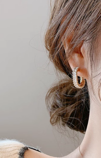 Jenna J-Hoop Earrings in Gold