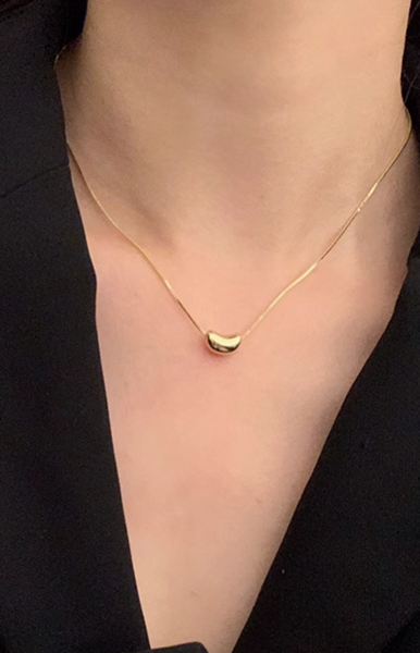 Love Pea Pendant Chain Necklace in Gold