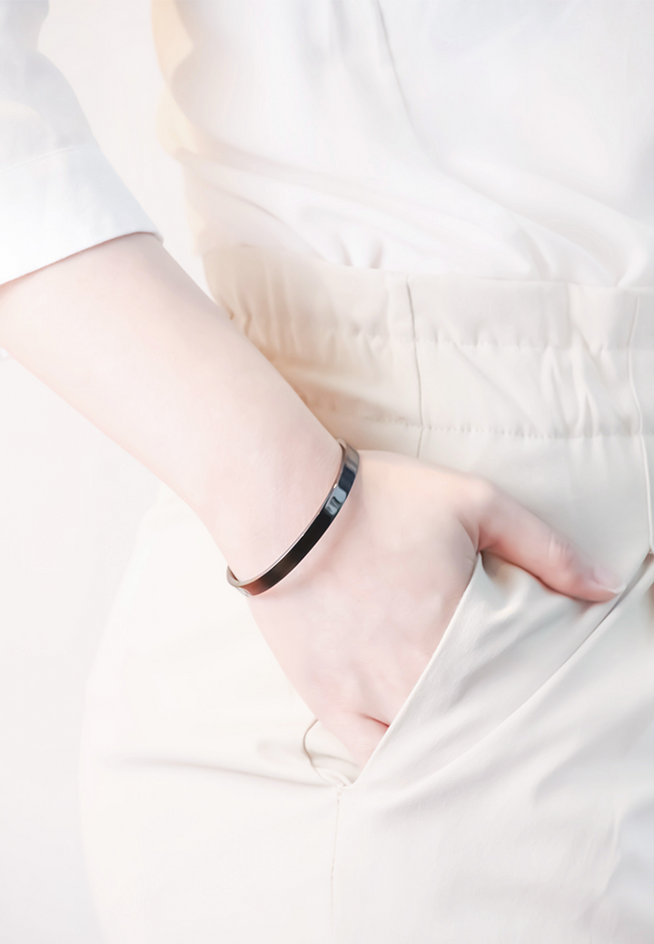 Signature Mindful Collection Closed Hinged Bangle – Celovis Jewellery