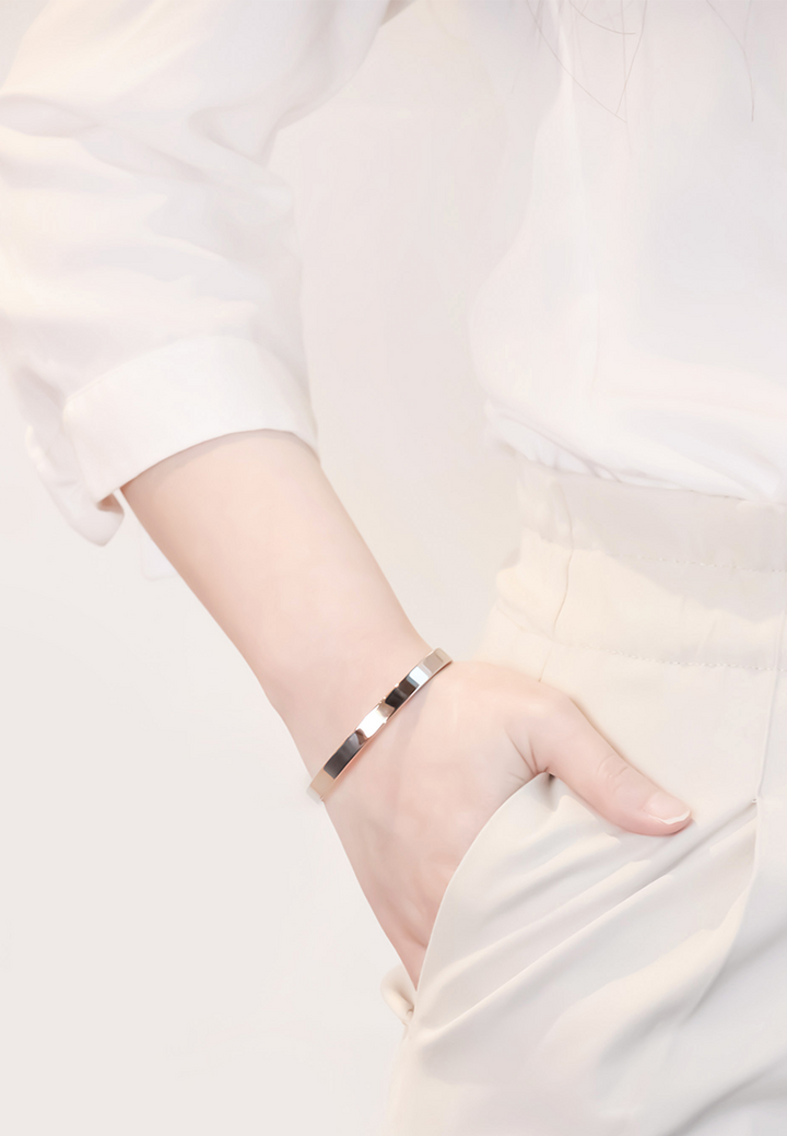 Signature Mindful Collection Closed Hinged Bangle – Celovis Jewellery
