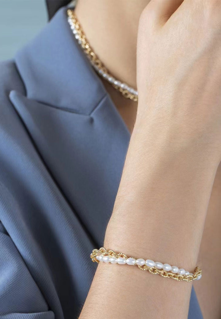 Paola White Baroque Pearls Chain Bracelet in Gold