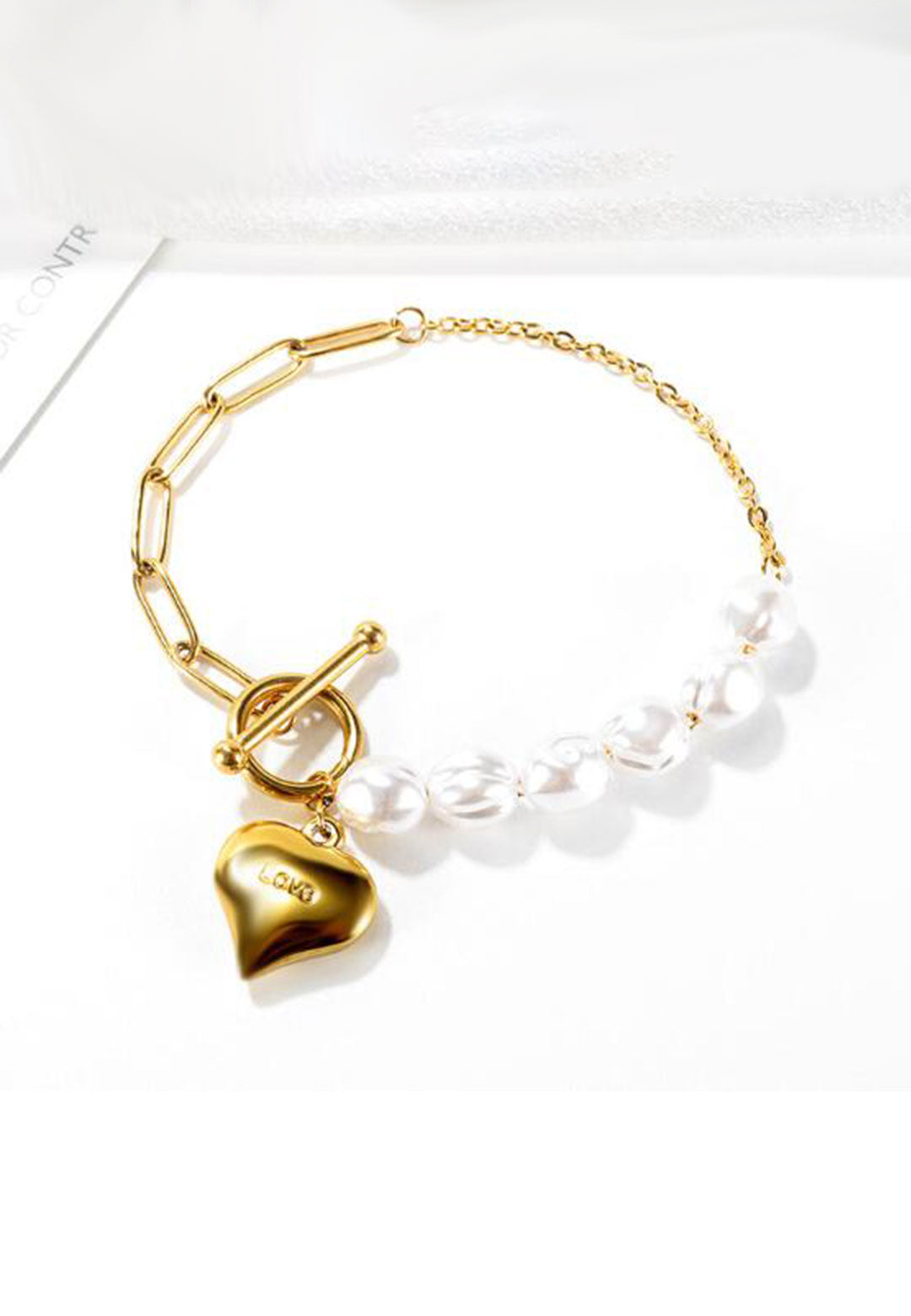 Margaux 雕刻“Love”心形吊坠配白色巴洛克珍珠手链