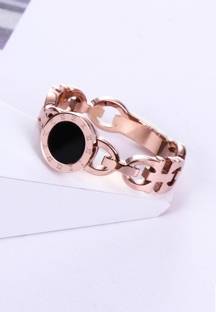 Dauphine Black Round Numeral Ring in Rose Gold