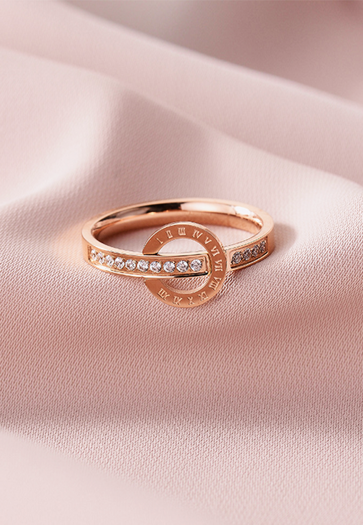 Athena Interlocking Roman Numeral Ring in Rose Gold