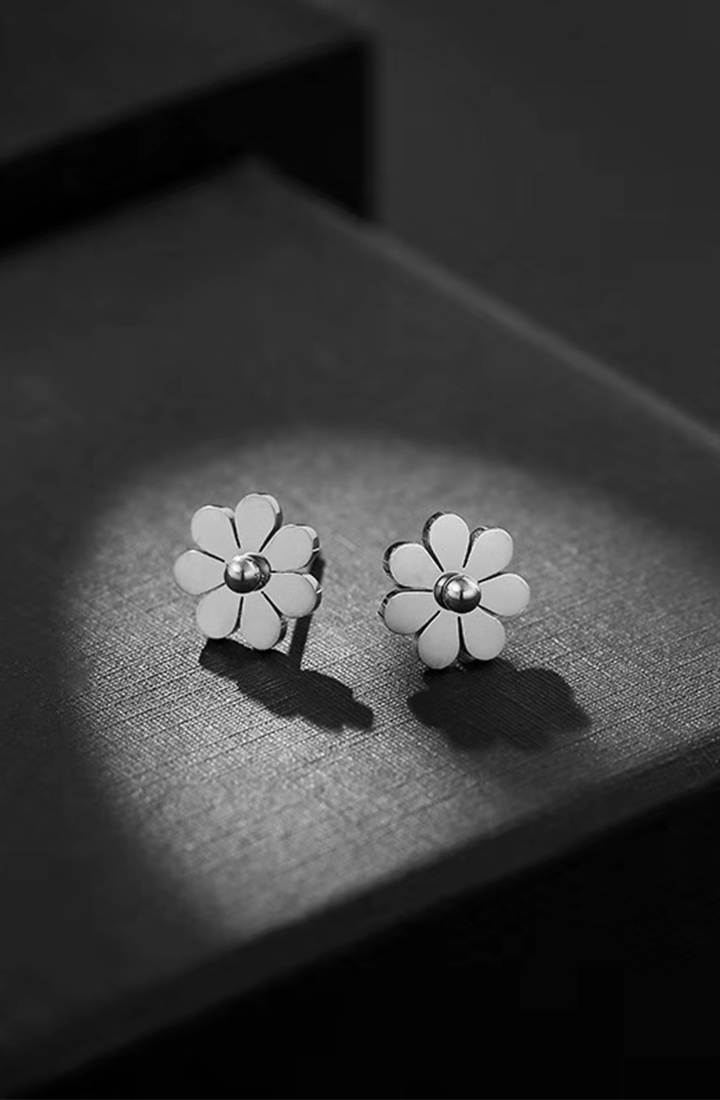 Daisy Dainty Flower Stud Earrings